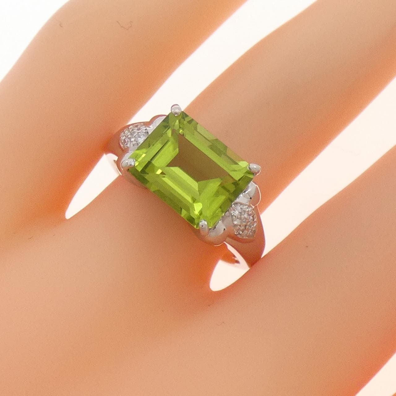 PT900 ペリドット リング 3.70CT