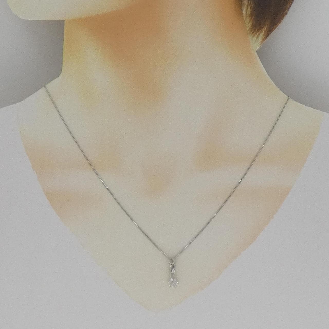 K18WG/750WG フラワー ピンクダイヤモンド ネックレス 0.01CT