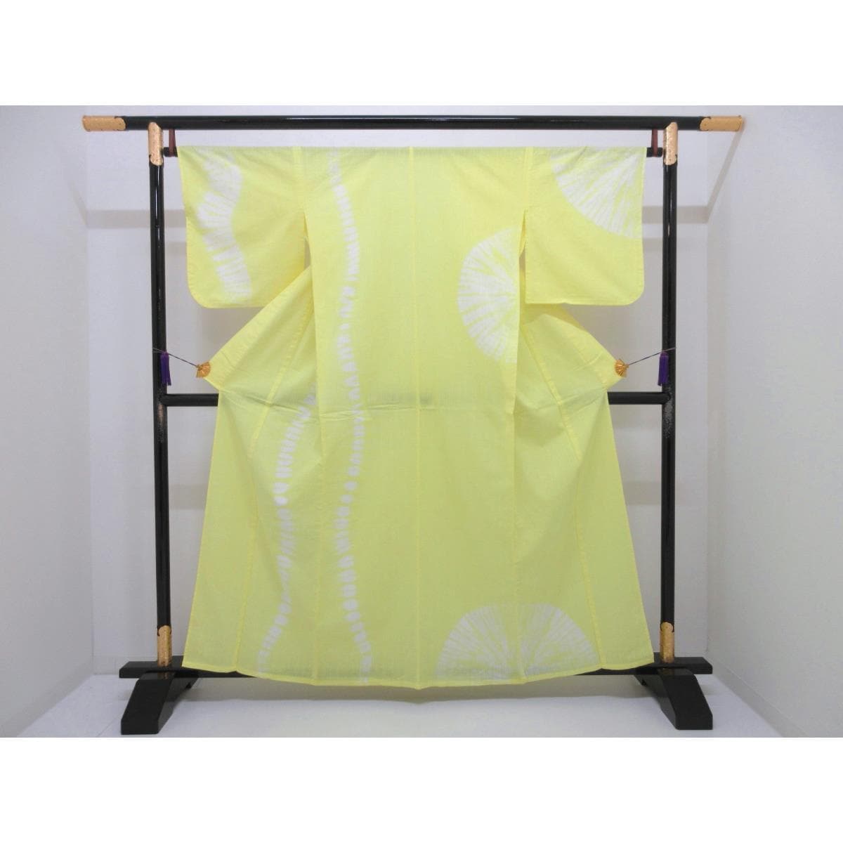 【新品】女ゆかた　絞り加工　Ｍサイズ