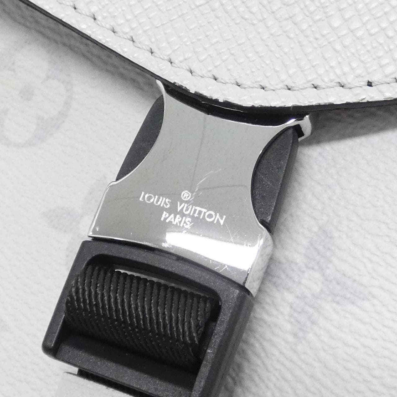 ルイヴィトン タイガ ラマ フラップ メッセンジャー M30411 ショルダーバッグ