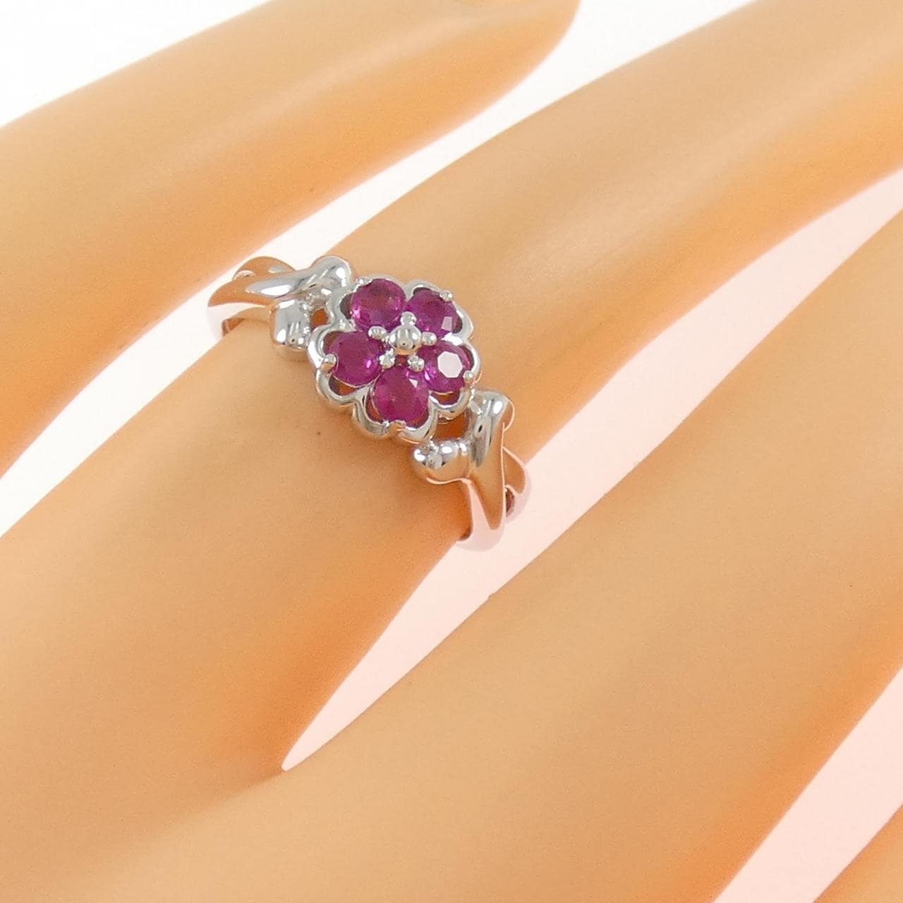 K18WG フラワー ルビー リング