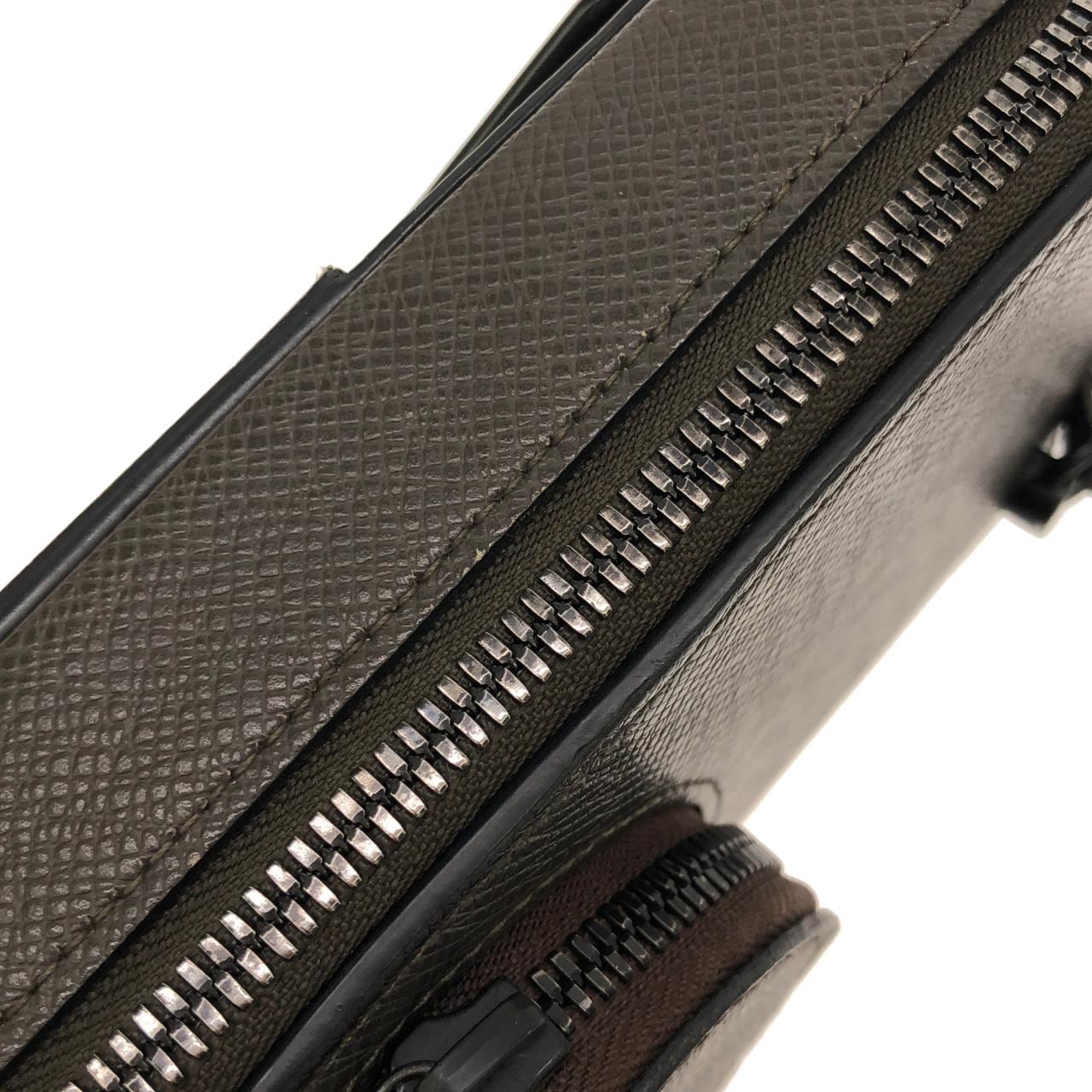 ルイヴィトン タイガ ラマ フォンボックス M30581 ショルダーバッグ