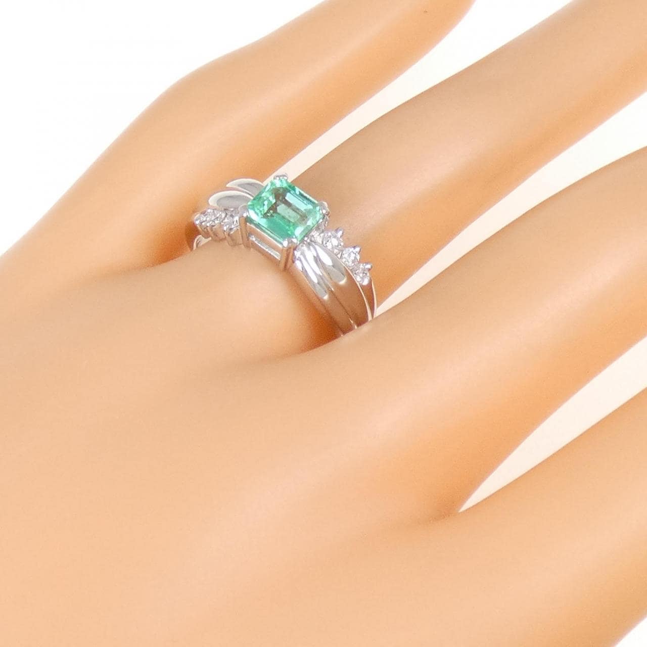 PT エメラルド リング 0.85CT