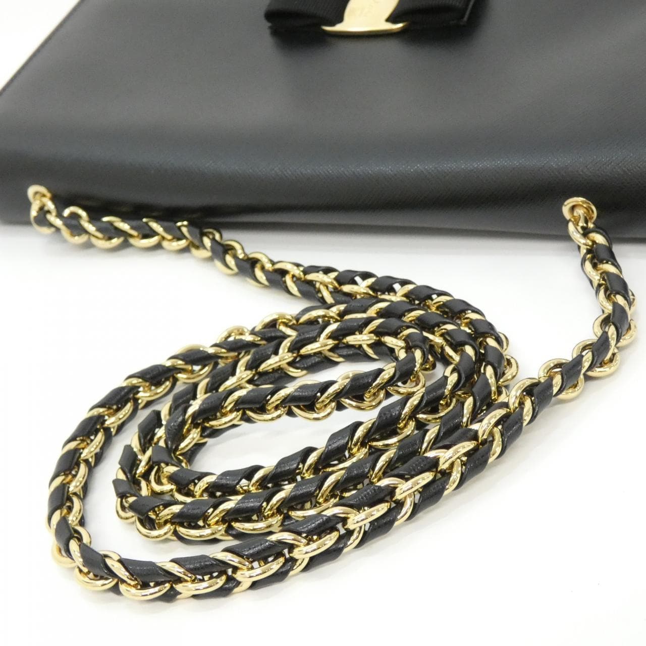 サルヴァトーレフェラガモ GINNY 21 E480 ショルダーバッグ