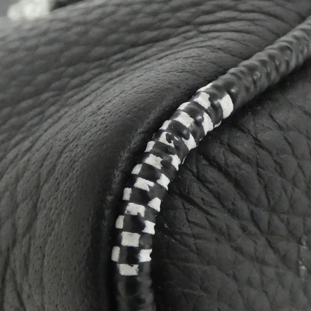 ルイヴィトン ダミエ ディストーテッド シティ キーポル XS M80202 ショルダーバッグ