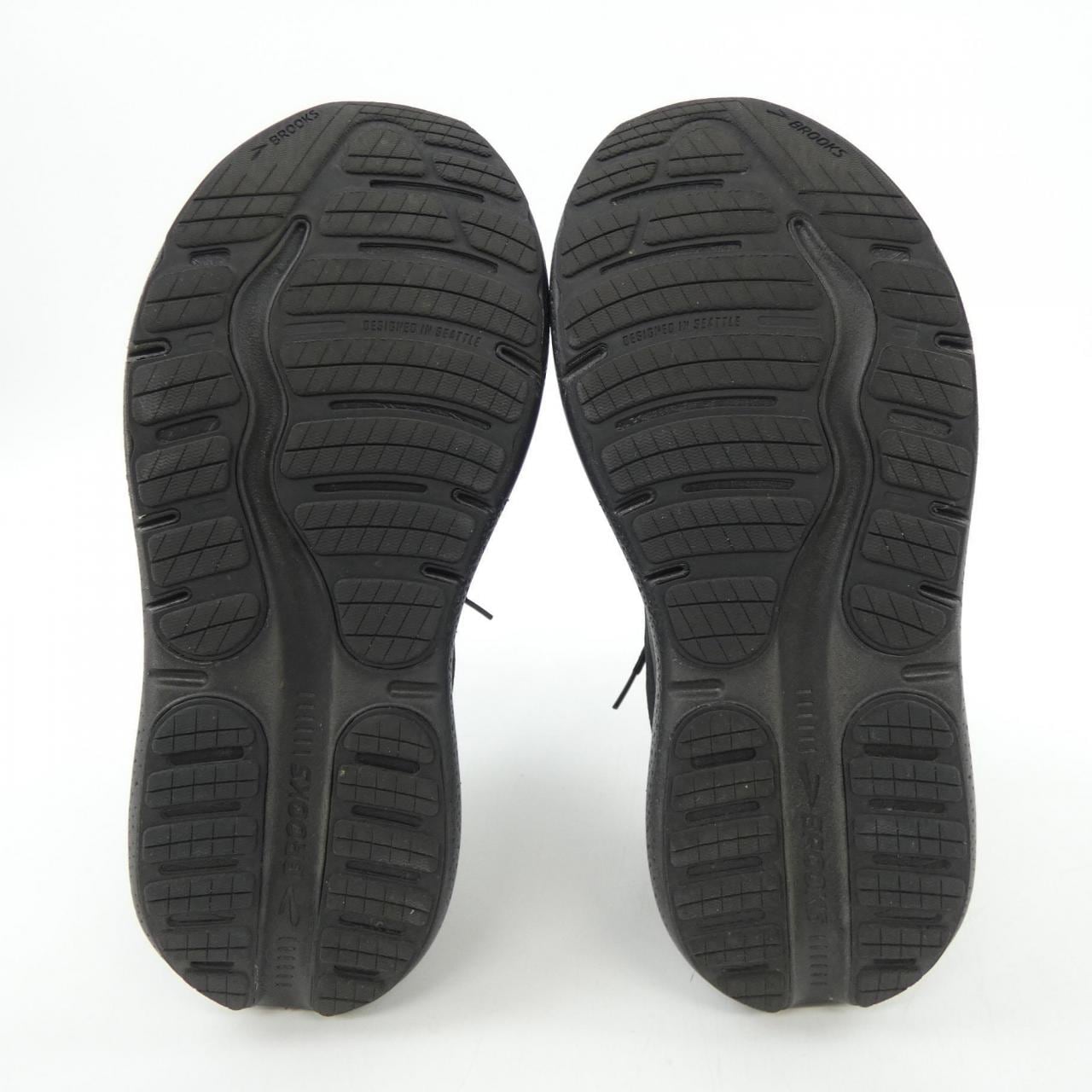 BROOKS スニーカー