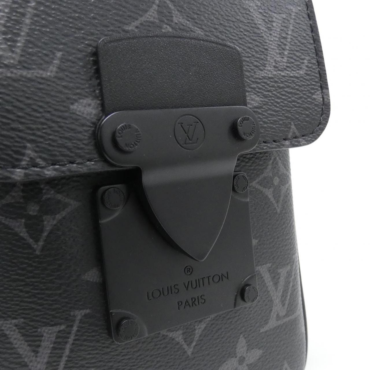 ルイヴィトン モノグラム エクリプス Sロック ヴェルティカル ウエアラブル ウォレット M82252 ショルダーバッグ