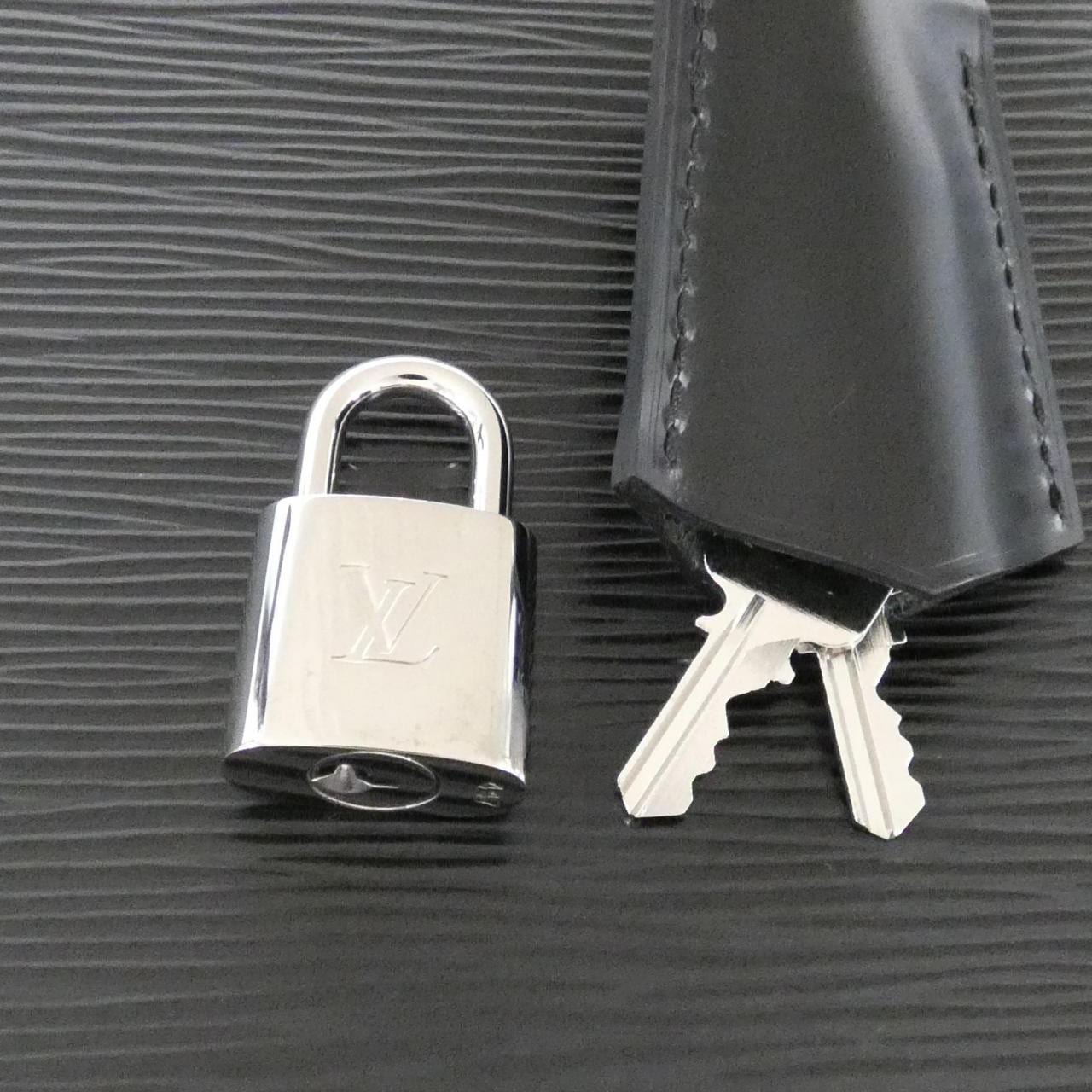 ルイヴィトン エピ ポンヌフ GM M59042 バッグ