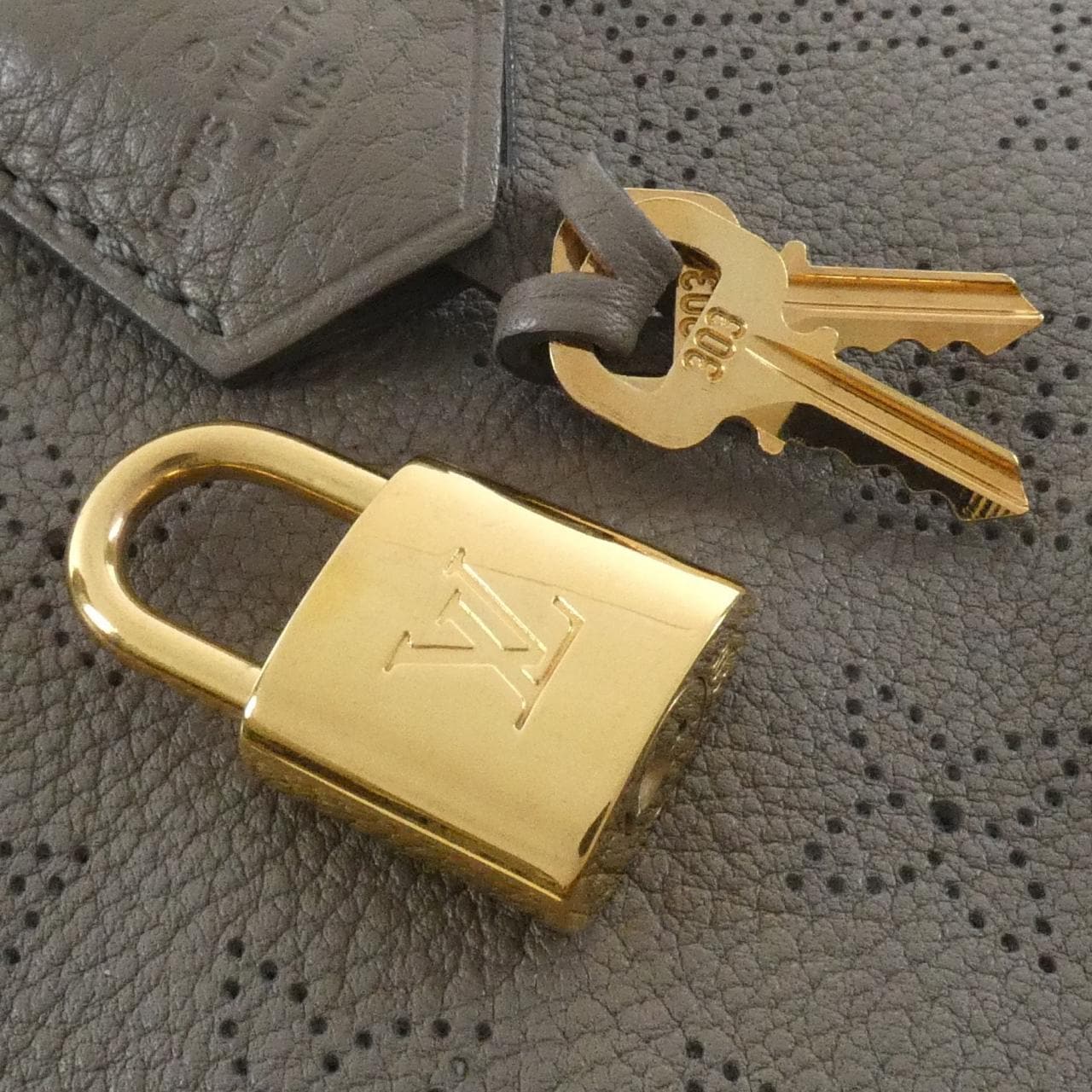 ルイヴィトン マヒナ セレネ MM M94213 ショルダーバッグ