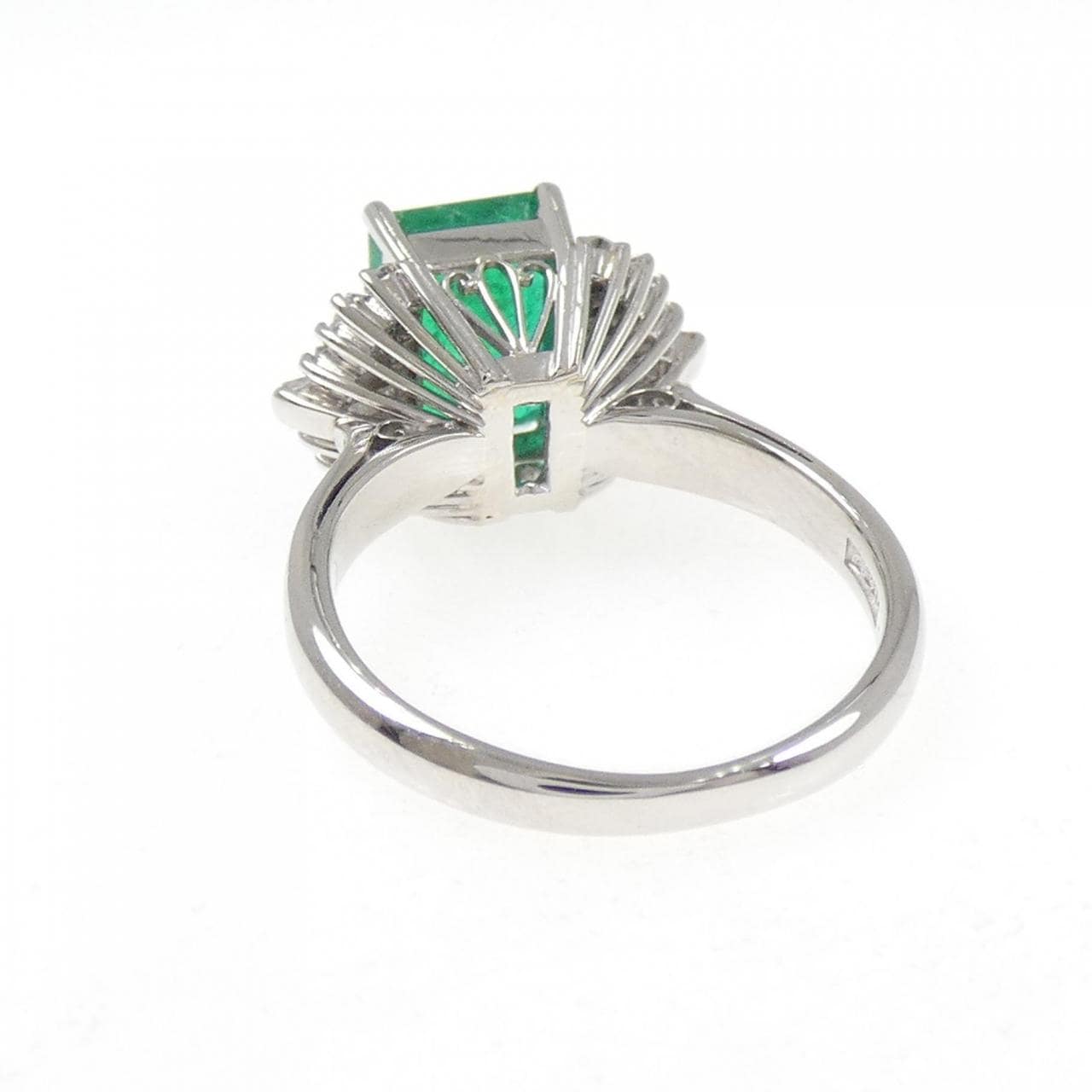 PT900 エメラルド リング 1.75CT