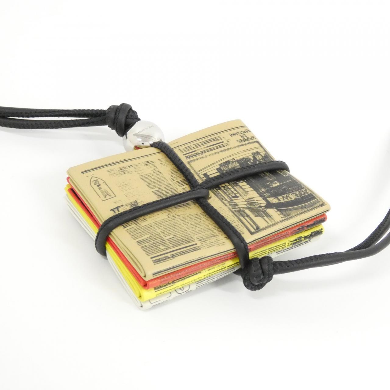 ロエベ ニュースペーパー チャーム CCFC232X44 バッグチャーム