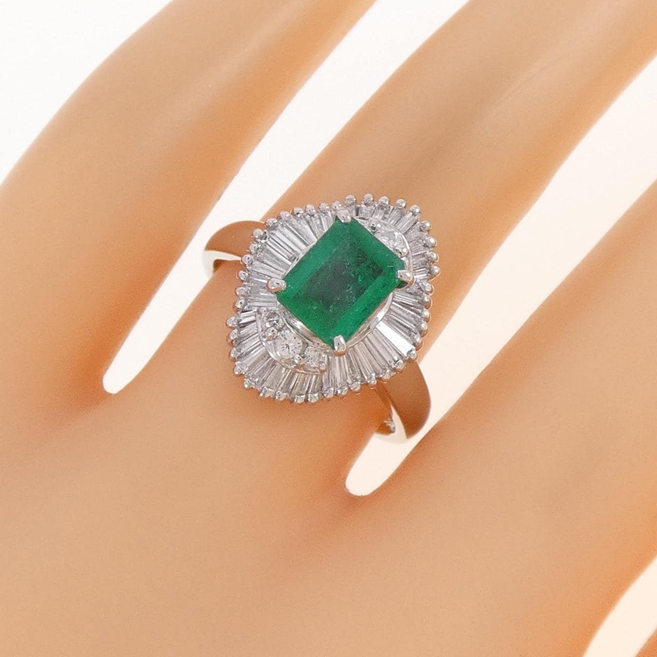 PT900 エメラルド リング 0.85CT