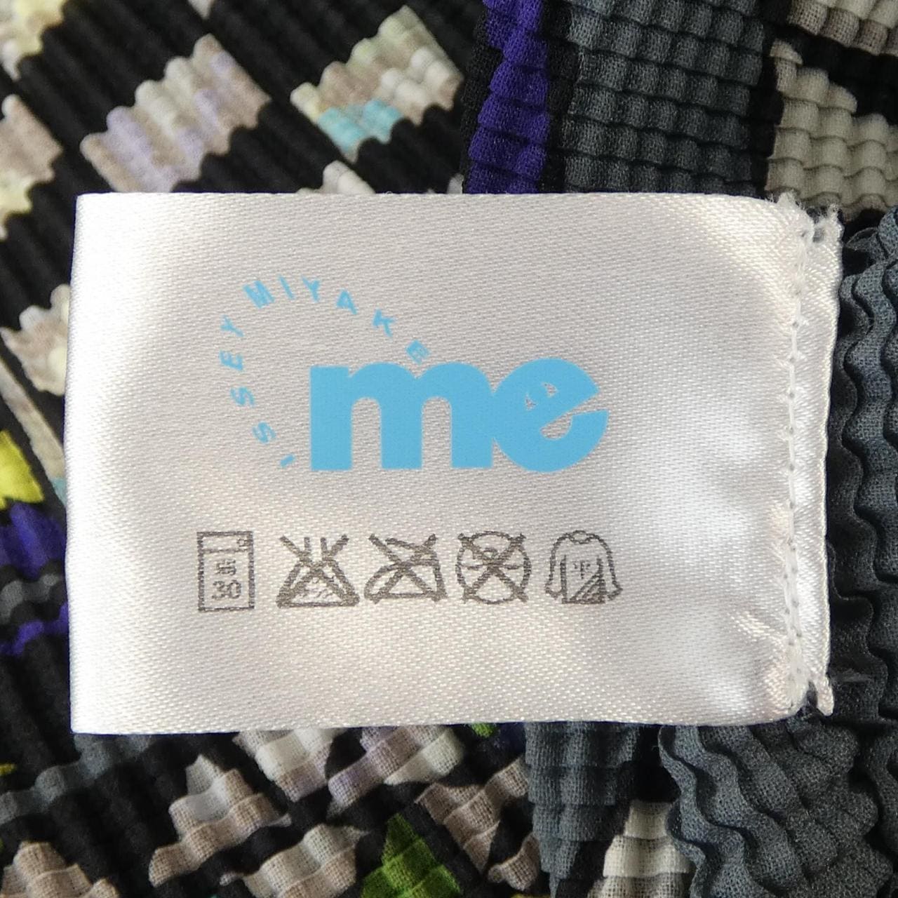 ミーイッセイミヤケ me ISSEY MIYAKE トップス