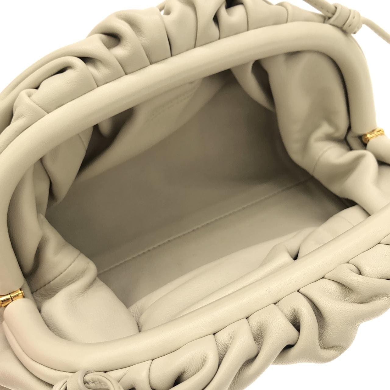 ボッテガヴェネタ 585852 VCP40 ショルダーバッグ