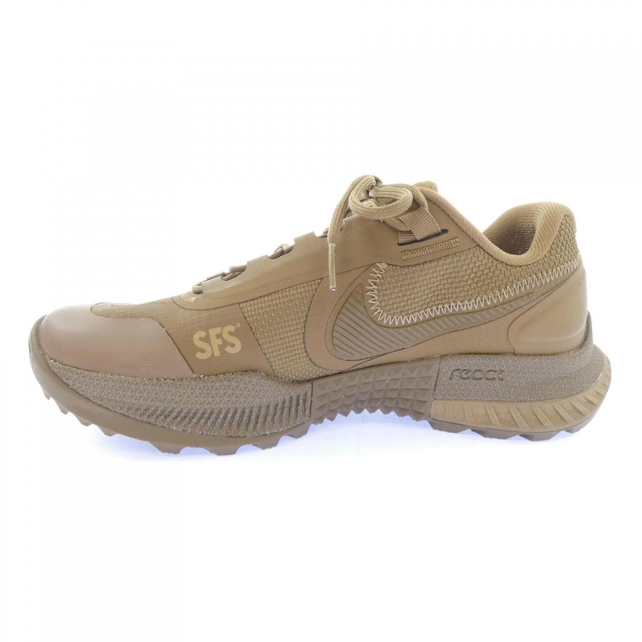 ナイキ NIKE CZ7399-900 スニーカー