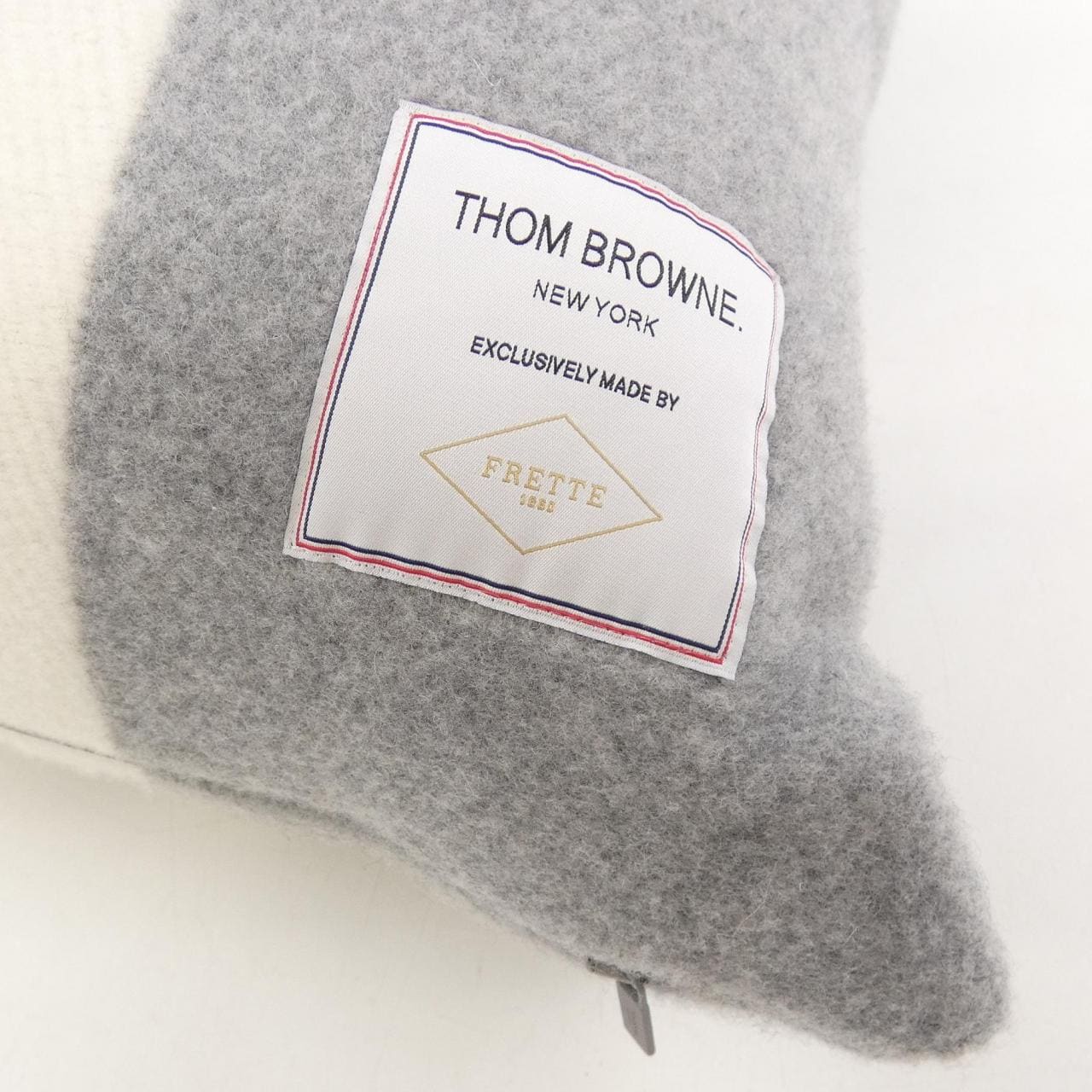 トムブラウン THOM BROWNE UXU073A-F0485 FRETTE クッション