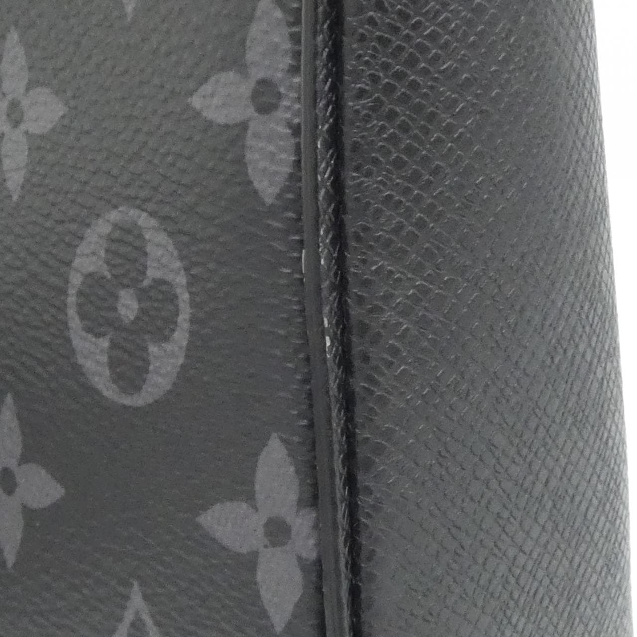 ルイヴィトン タイガ ラマ アウトドア スリングバッグ M30741 ショルダーバッグ