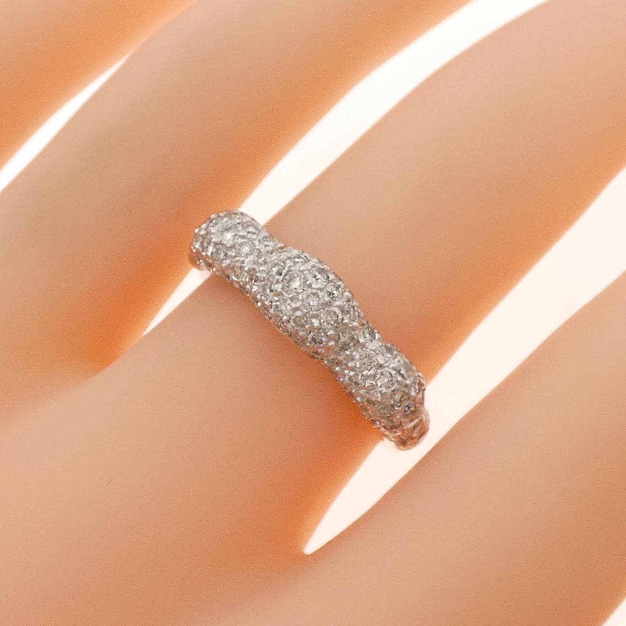 K18WG パヴェ ダイヤモンド リング 0.94CT