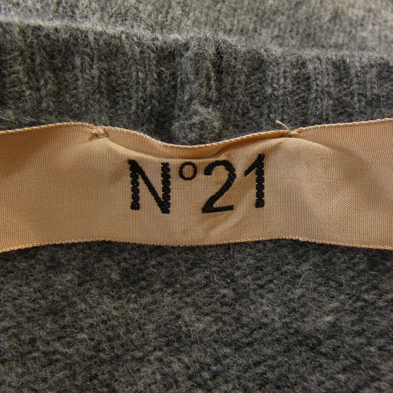 ヌメロヴェントゥーノ N°21 ニット