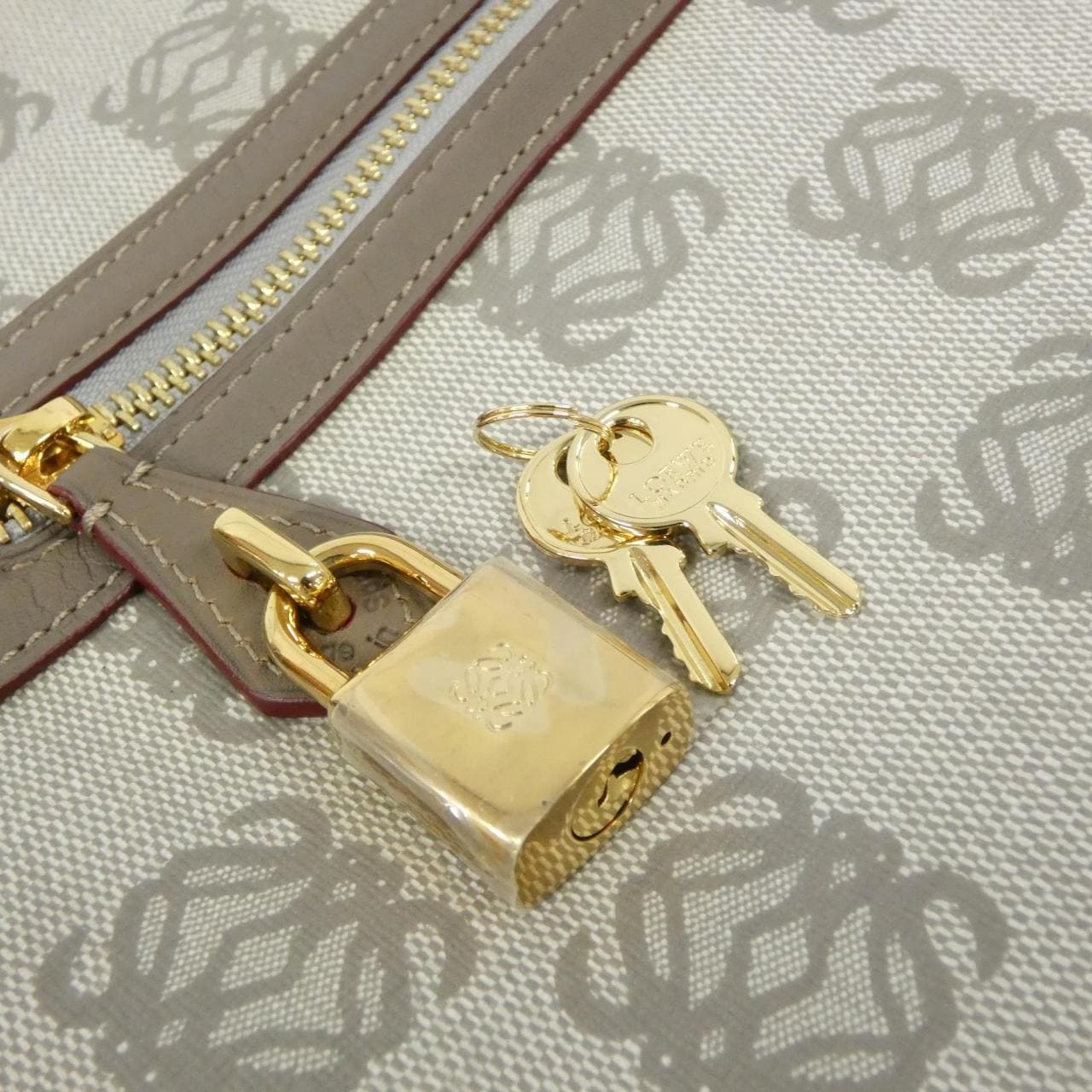 ロエベ 368 80 A99 ショルダーバッグ