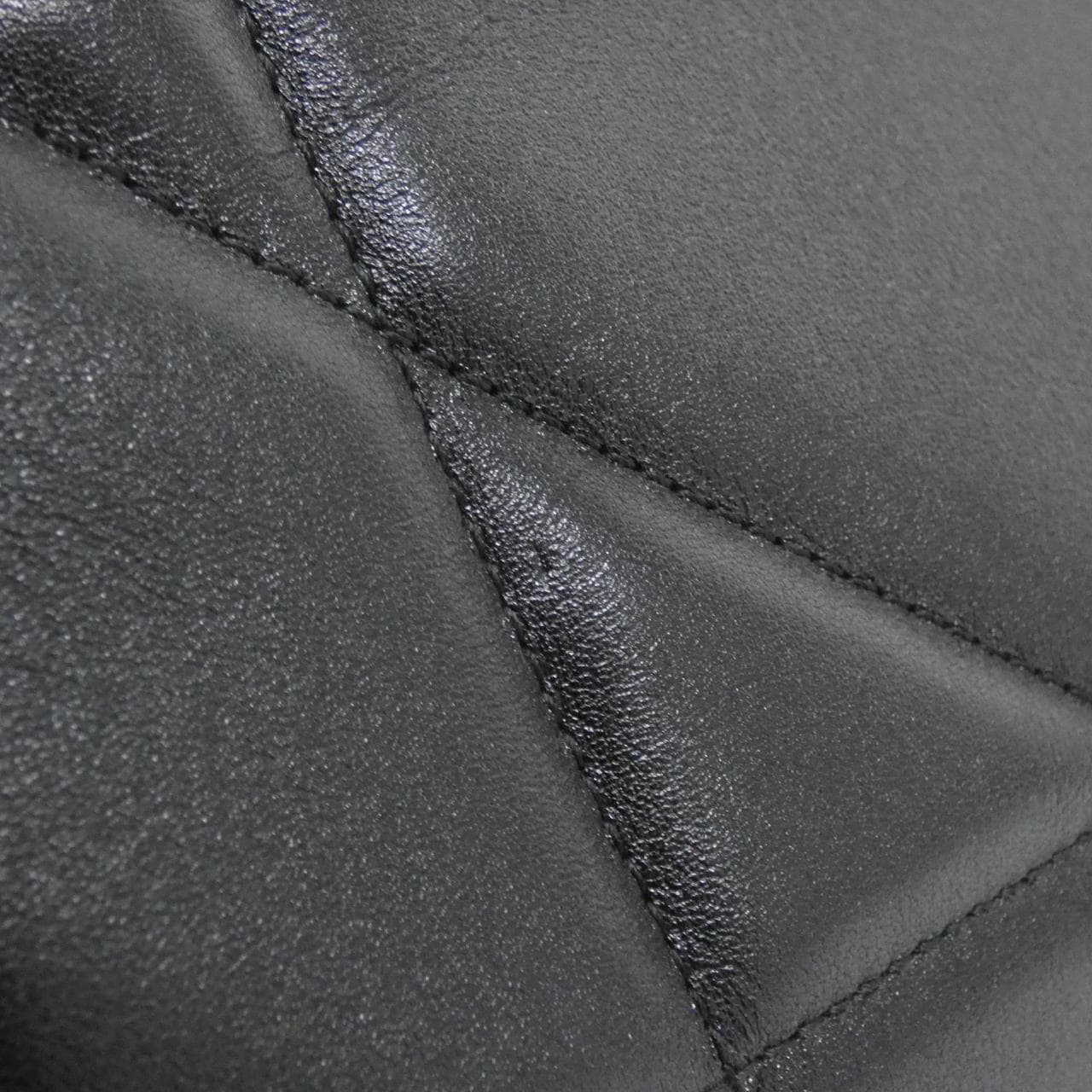 クリスチャンディオール ディオール エッセンシャル ミディアム M8721OZVJ バッグ