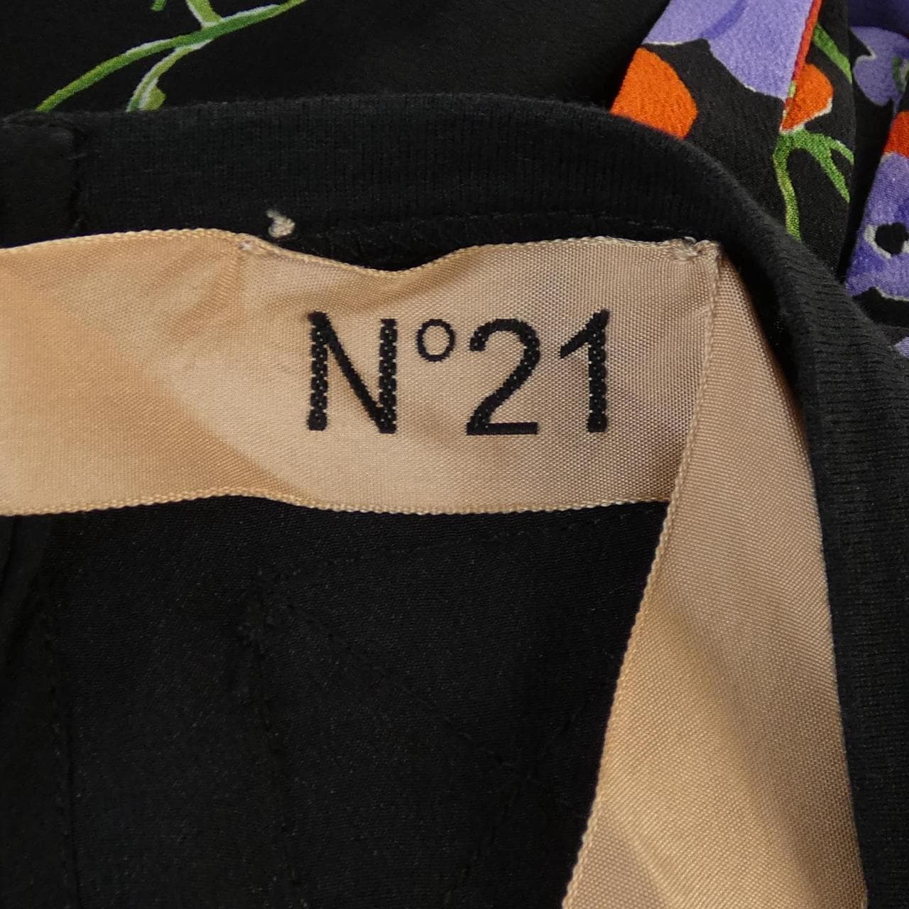 ヌメロヴェントゥーノ N°21 トップス