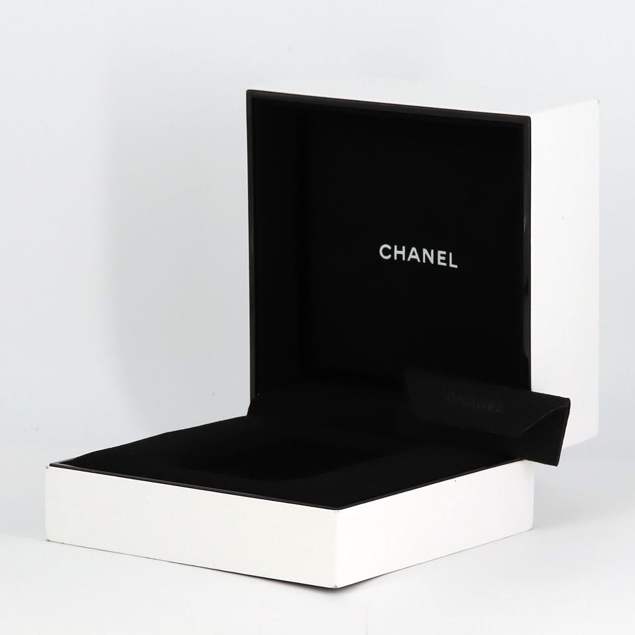 CHANEL J12 33mm Ceramic H5698 Ceramic Quartz