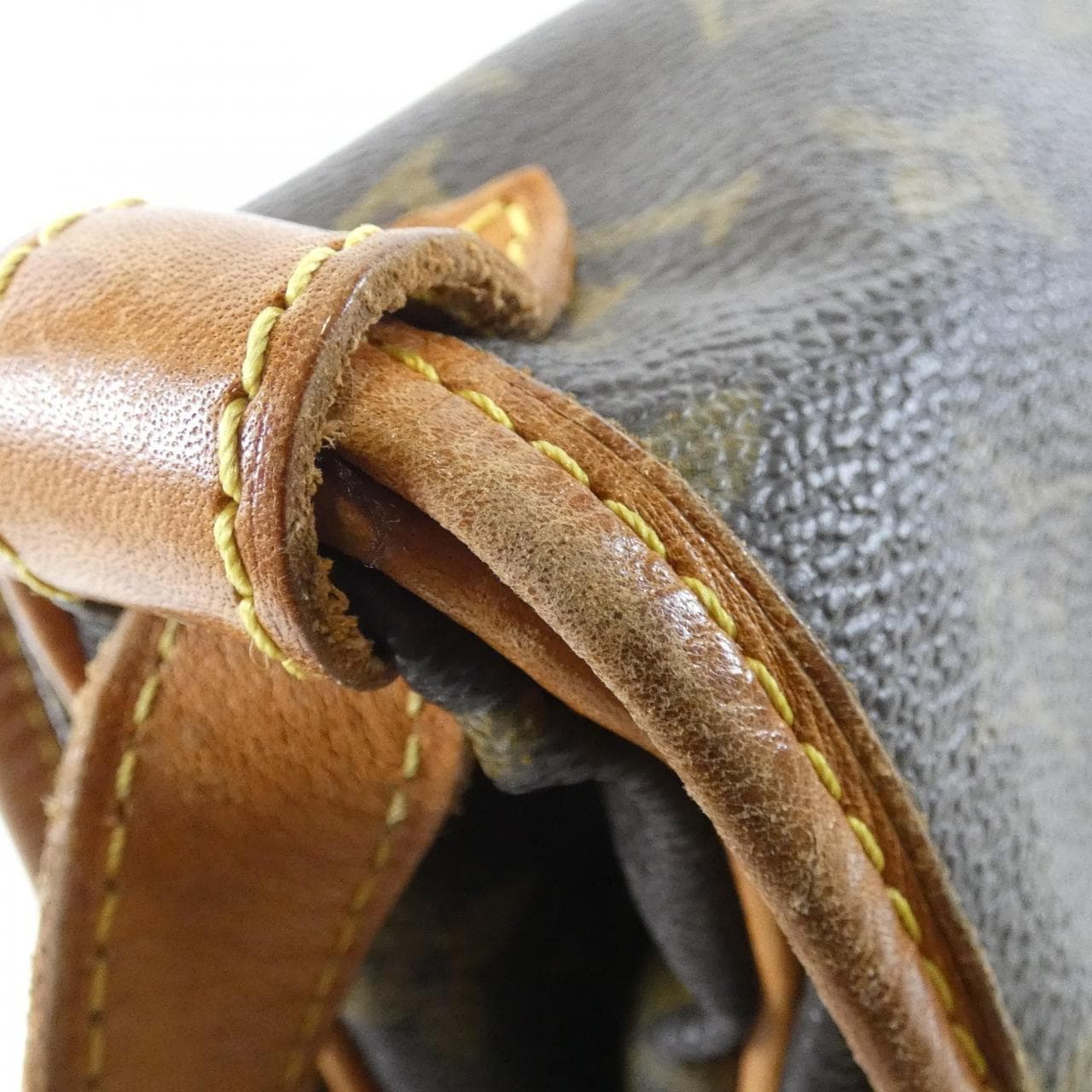 ルイヴィトン モノグラム ソミュール 30cm M42256 ショルダーバッグ