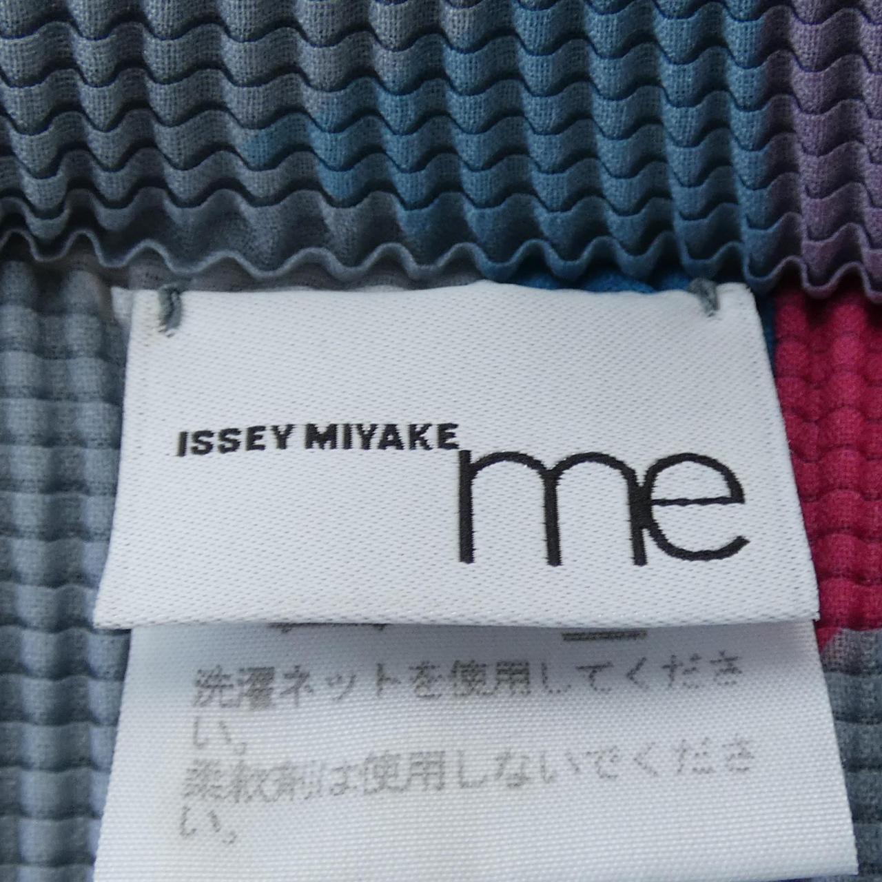 ミーイッセイミヤケ me ISSEY MIYAKE トップス