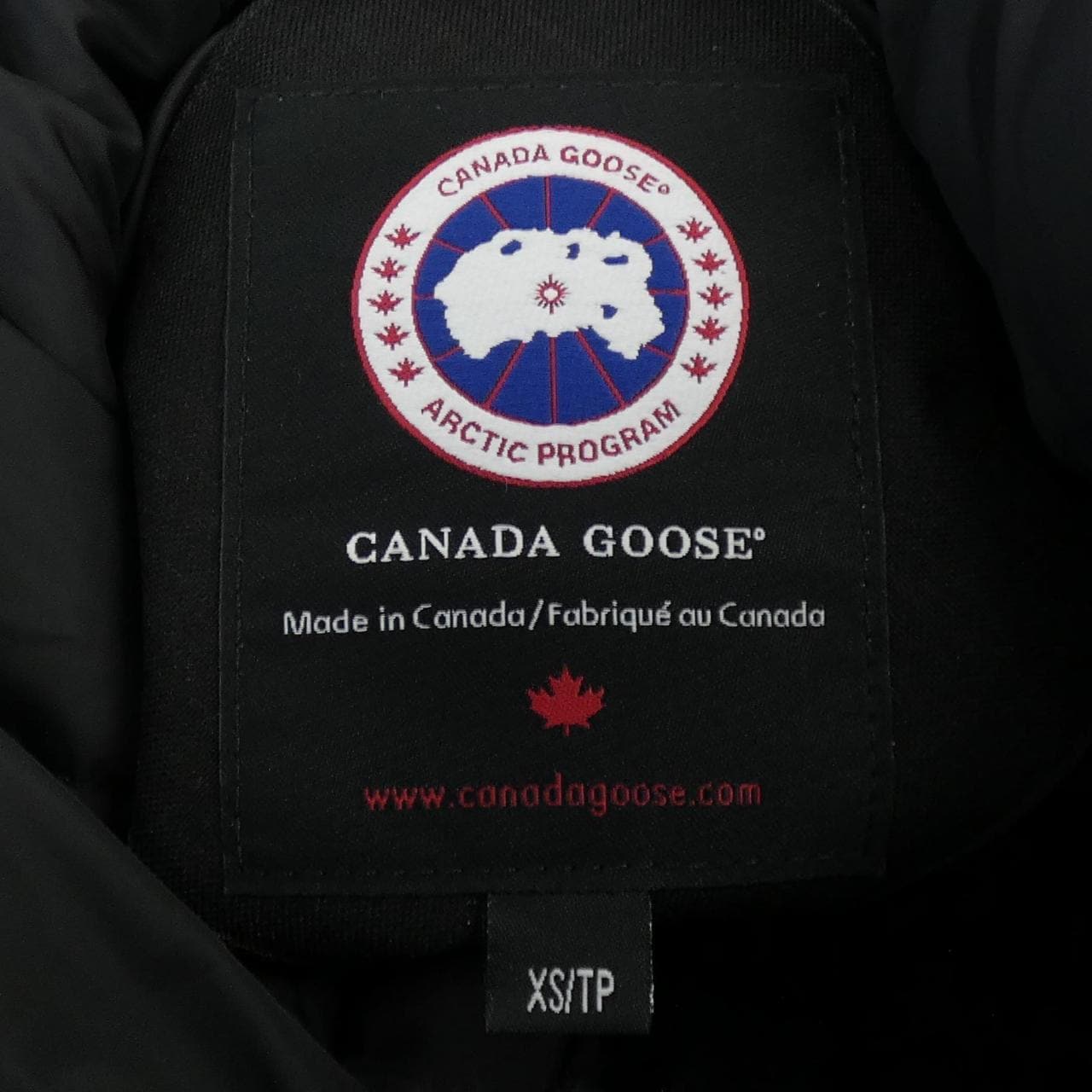 加拿大鹅CANADA GOOSE羽绒服