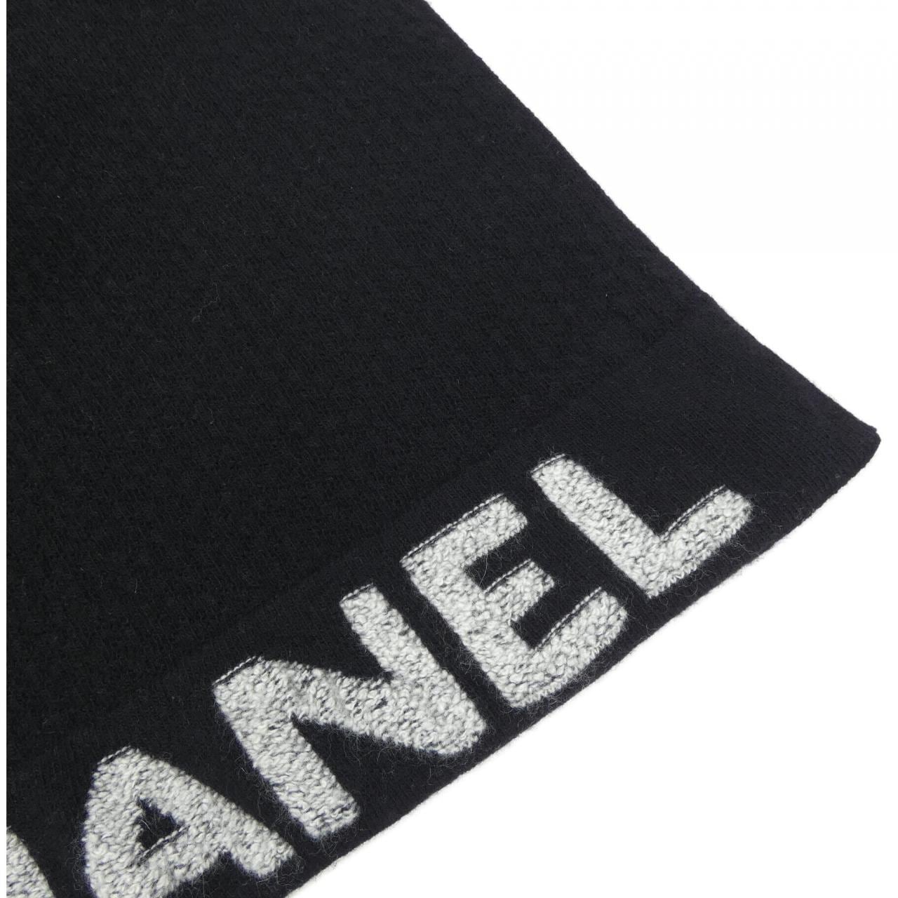 CHANEL MUFFLER