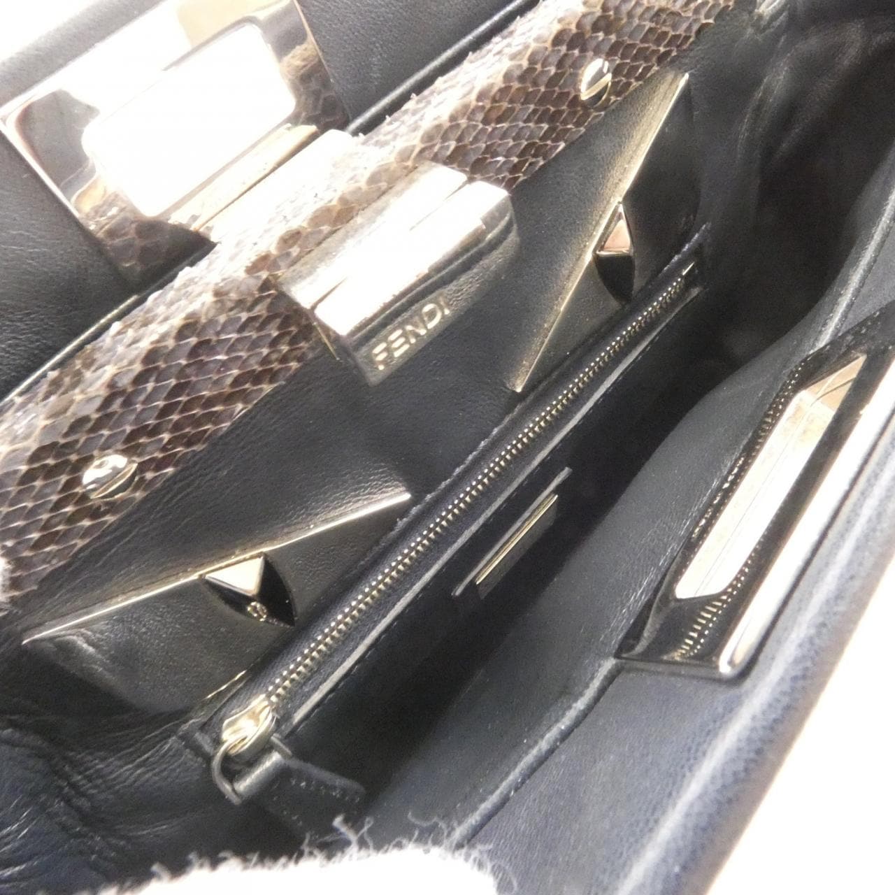 フェンディ バッグ バグズ ピーカブー ミニ 8BN244 SGZ バッグ