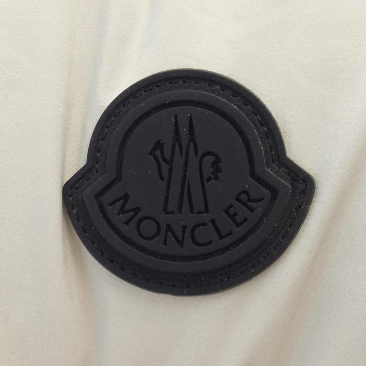 モンクレール MONCLER ダウンジャケット
