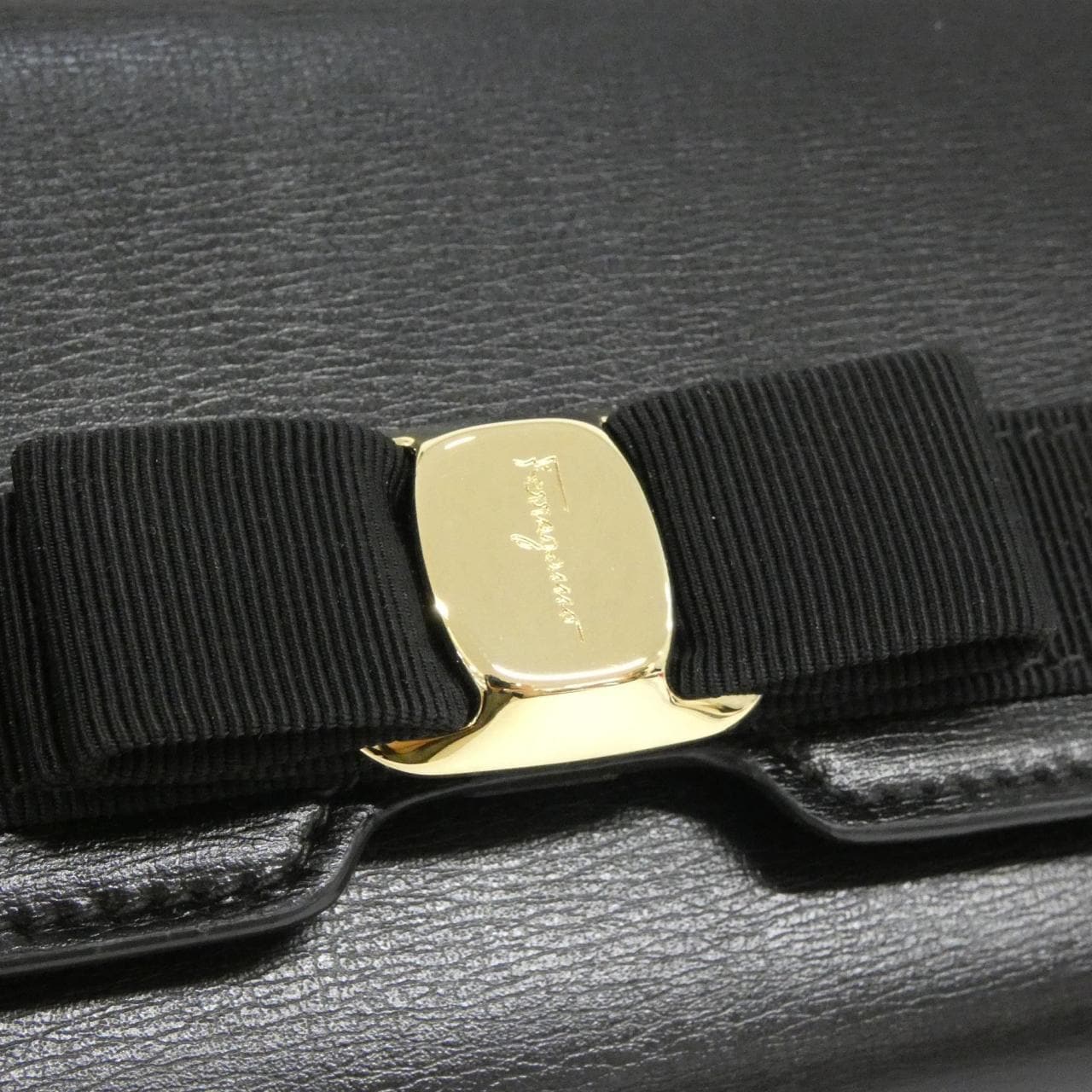 サルヴァトーレフェラガモ 22 E008 財布