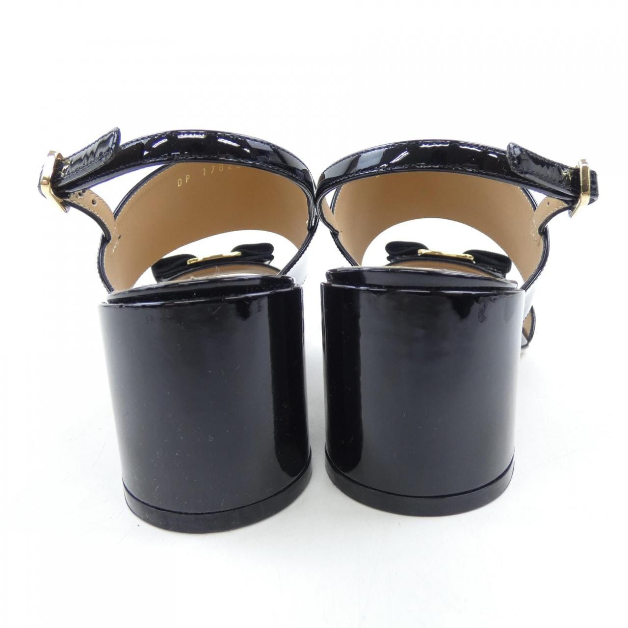 サルヴァトーレフェラガモ SALVATORE FERRAGAMO サンダル