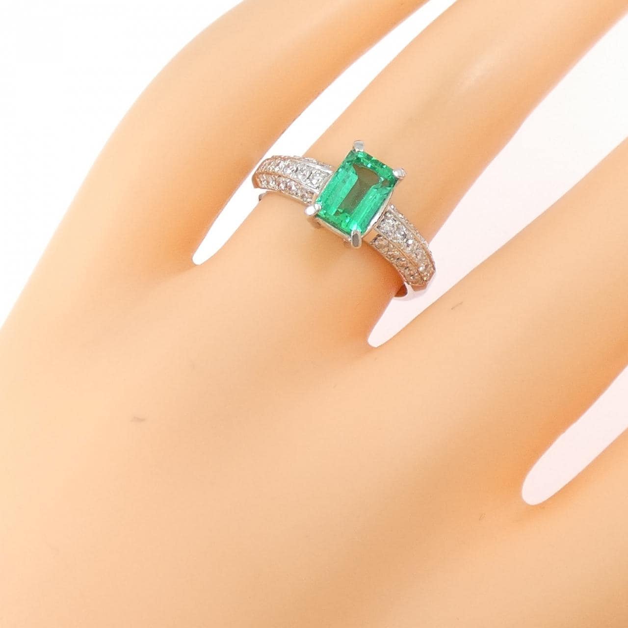 PT900 エメラルド リング 1.04CT