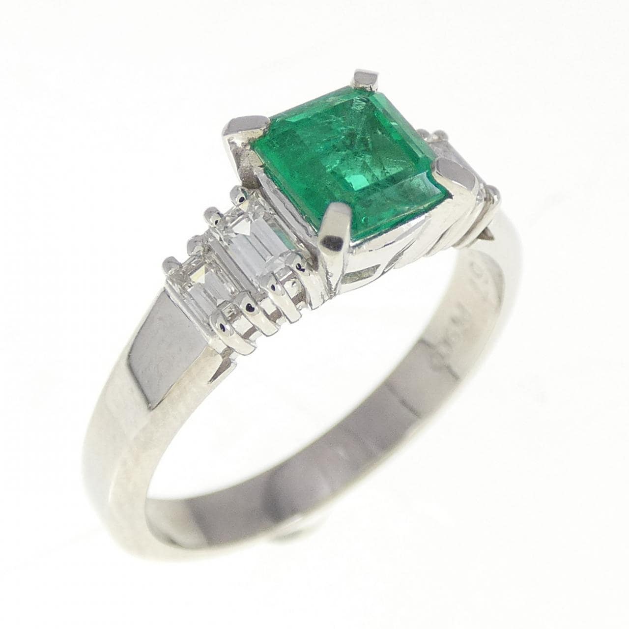 PT900 エメラルド リング 0.67CT