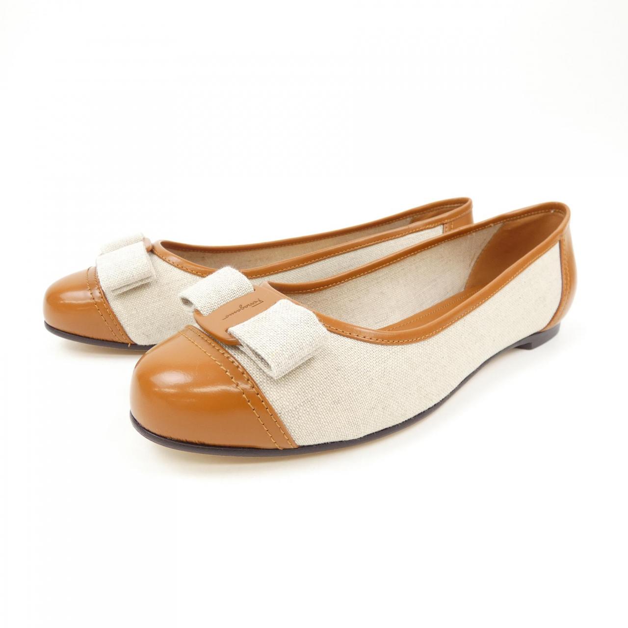 サルヴァトーレフェラガモ SALVATORE FERRAGAMO フラットシューズ