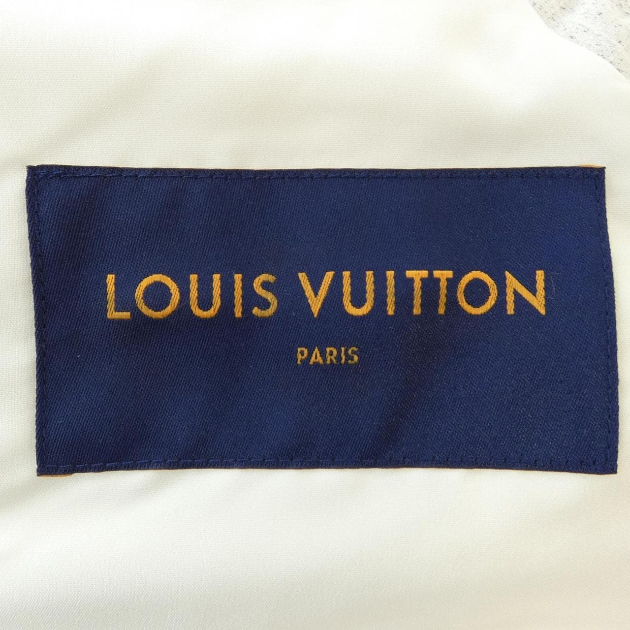 ルイヴィトン LOUIS VUITTON オールオーバーVuittonスノーダウンジレ HOG16WR77 ダウンベスト