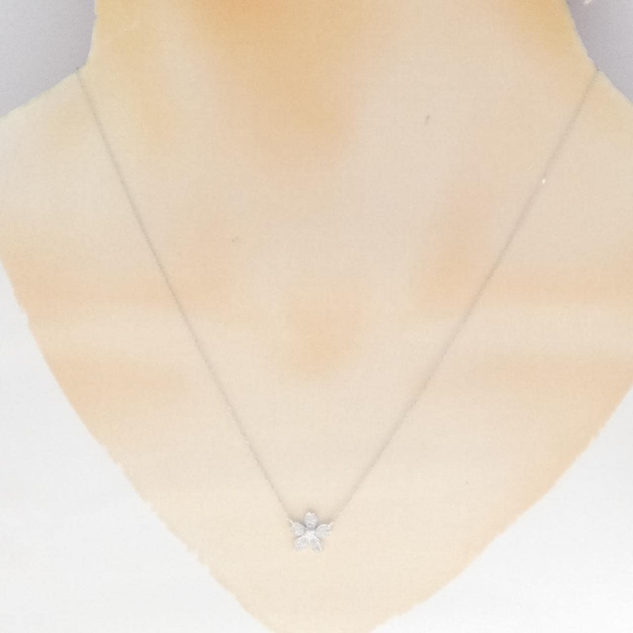 K18WG フラワー ダイヤモンド ネックレス 0.24CT