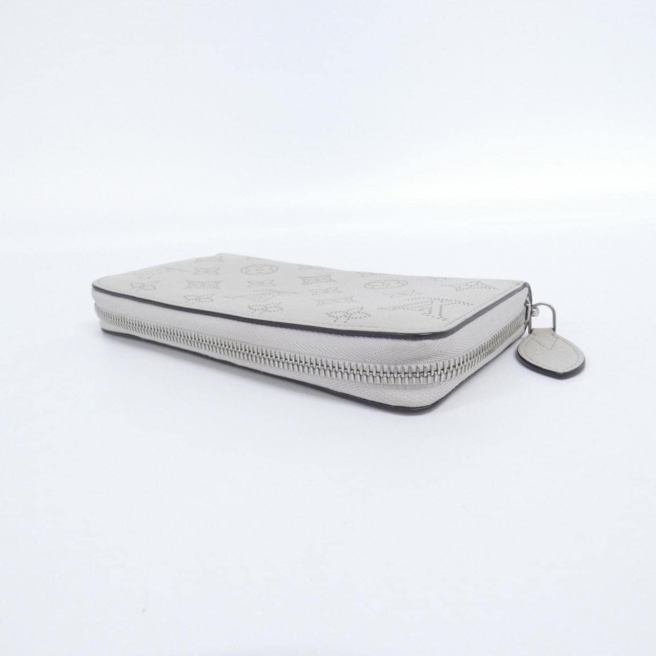 ルイヴィトン マヒナ ジッピー ウォレット M68670 財布