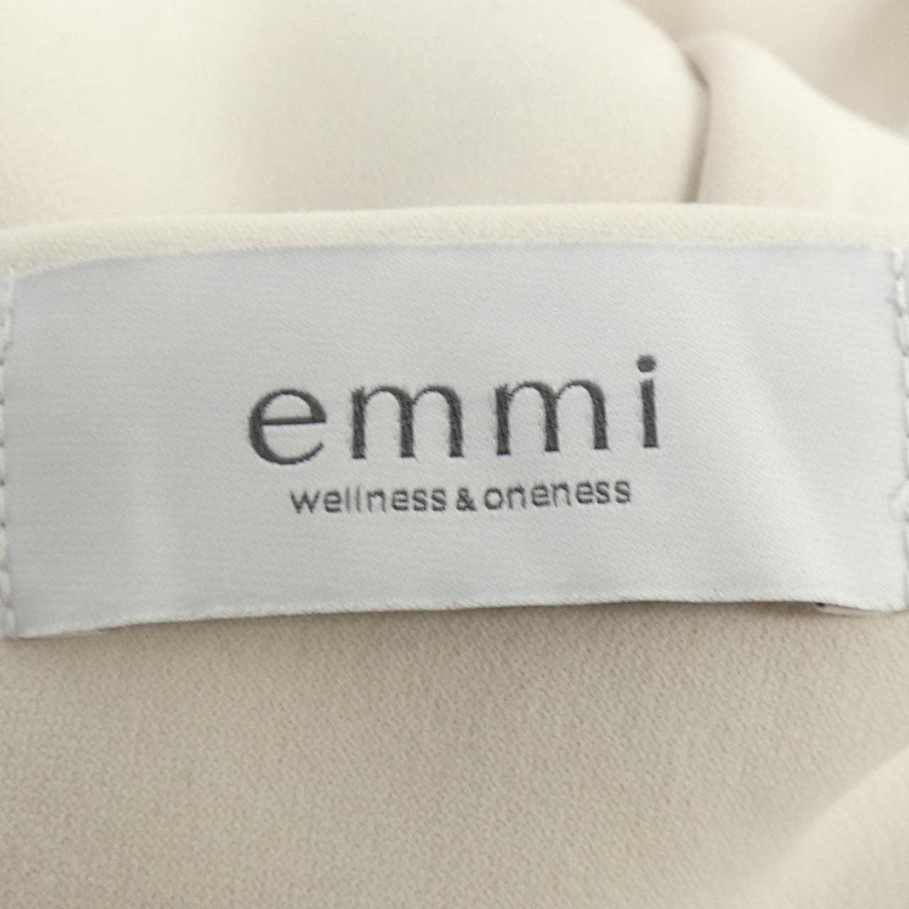 エミ emmi 13WCO224061 ワンピース