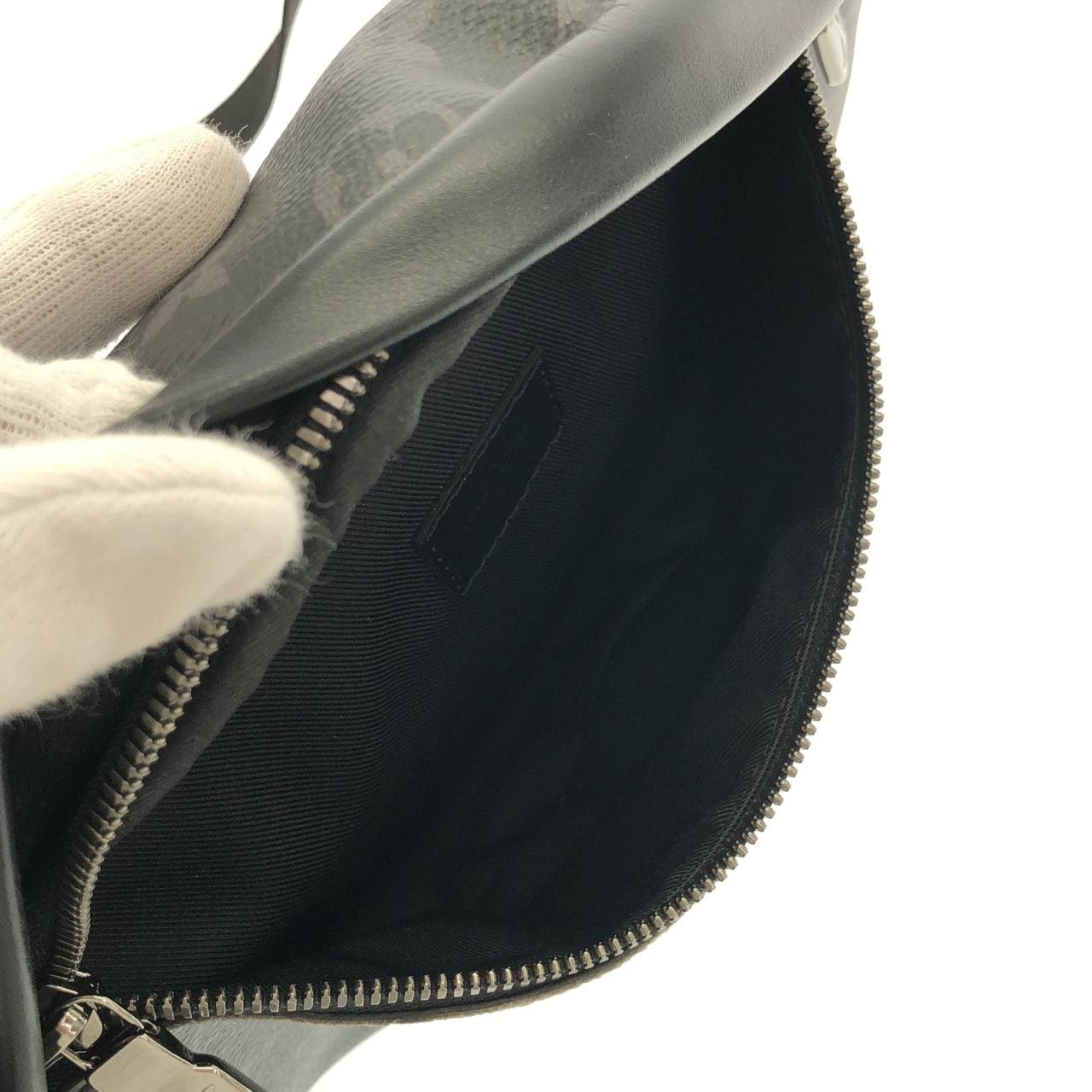 ルイヴィトン モノグラム エクリプス ディスカバリー バムバッグ PM M46035 ショルダーバッグ