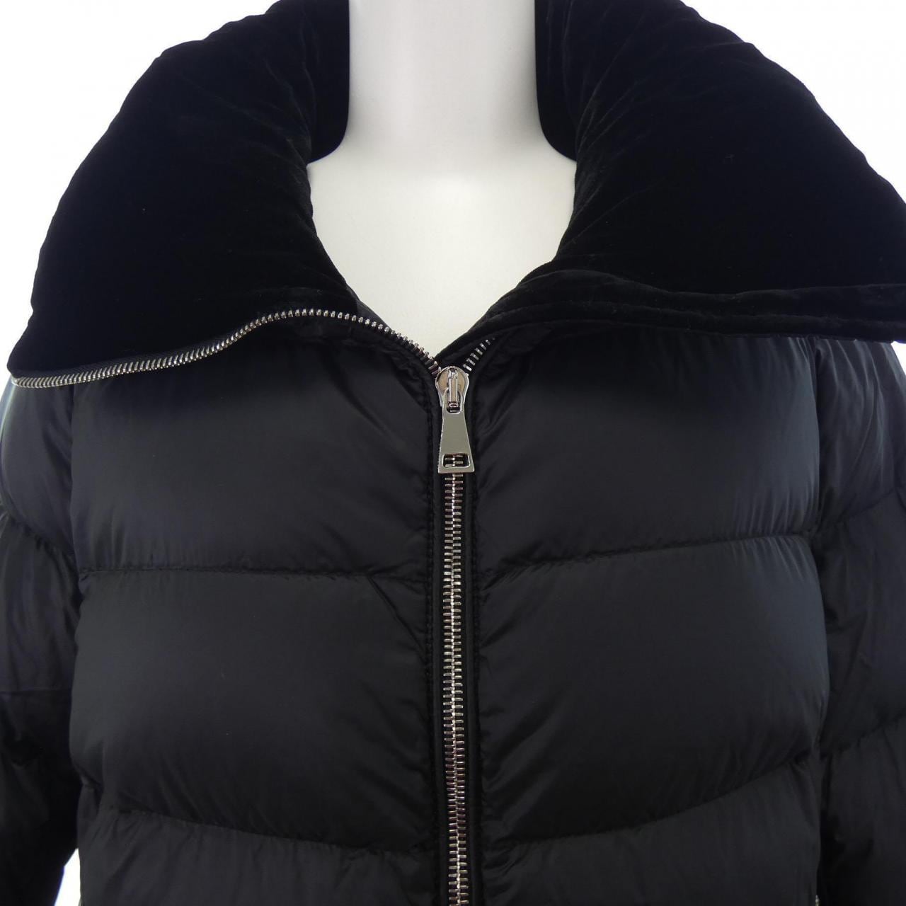 モンクレール MONCLER ダウンジャケット