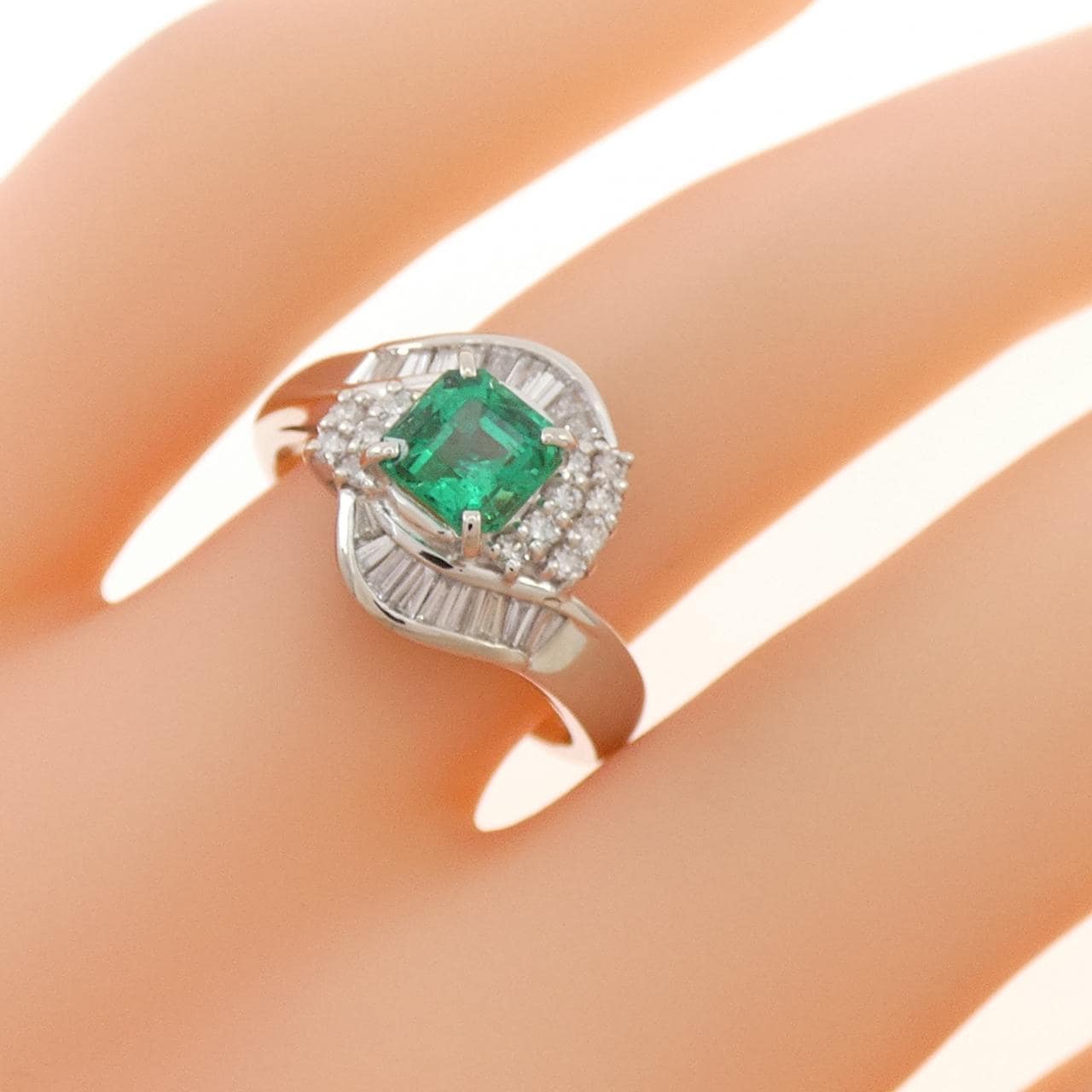 PT900 エメラルド リング 0.80CT