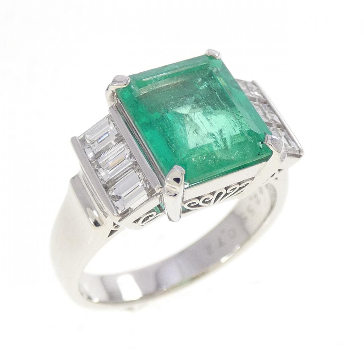 PT900 エメラルド リング 2.55CT
