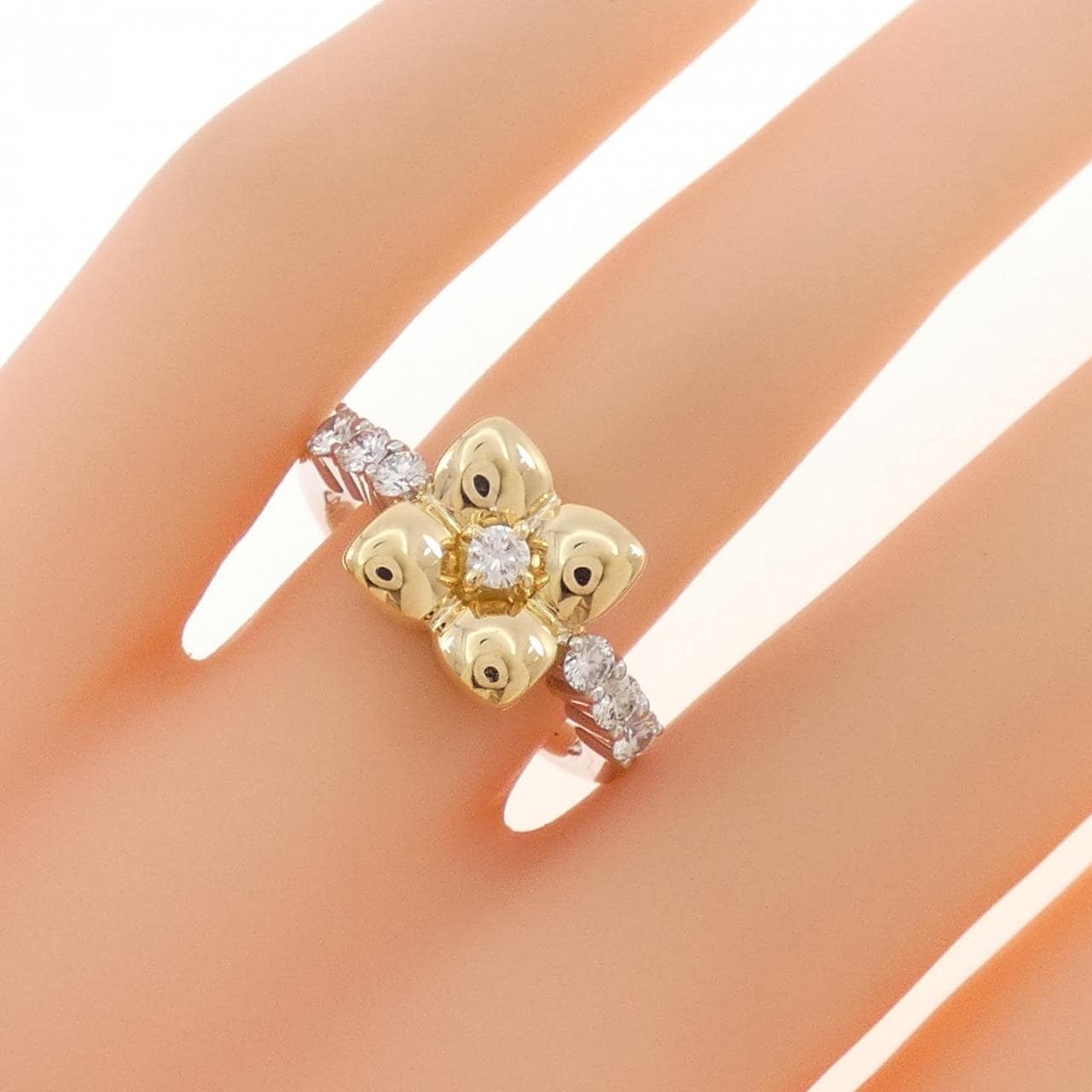 750WG/750YG フラワー ダイヤモンド リング 0.45CT