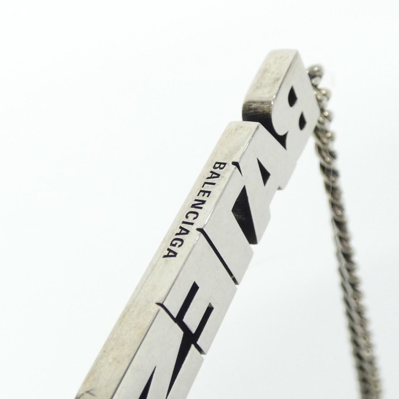 バレンシアガ TYPO TURN 674575 TZ99I ネックレス