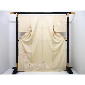 Single layer visiting kimono with gold leaf Yuzen finish