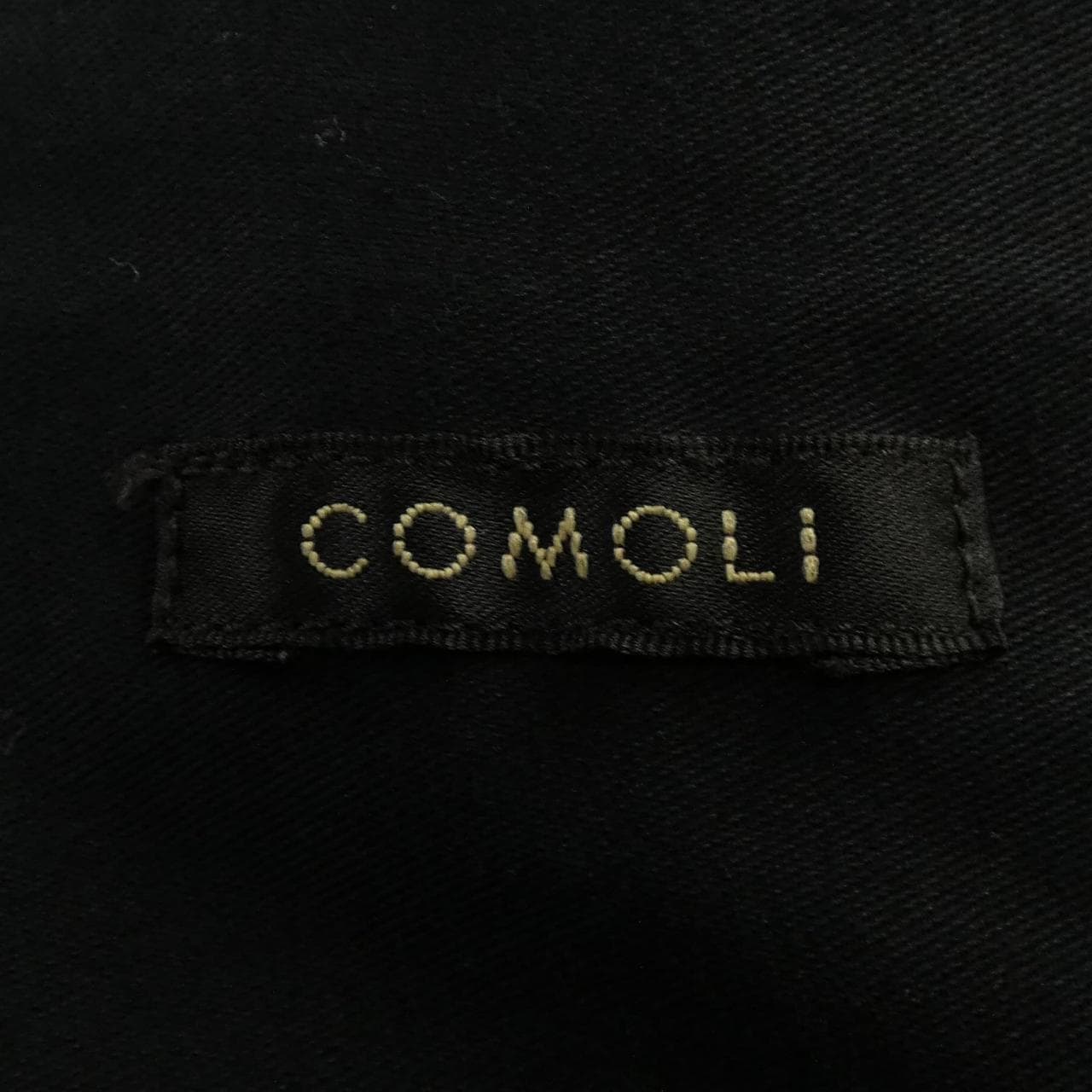 蛤蜊COMOLI外套